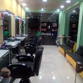 Hair Cutting Saloon for Sale in VIP Ghouri Town Islamabad 