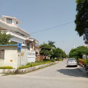 Triple Story House Duplex for Sale in G-11/1 Islamabad 