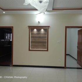 10 Marla Brind Newely House for sale In G-13/1 Islamabad