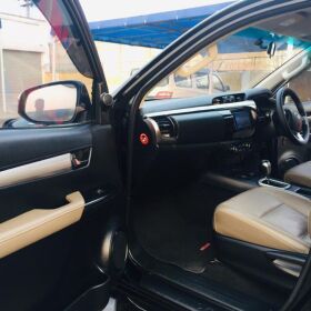 Toyota Hilux Revo V 3.0D 2018 for Sale 