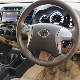 Toyota Fortuner VVTi 2.7P Model: 2013 for Sale 