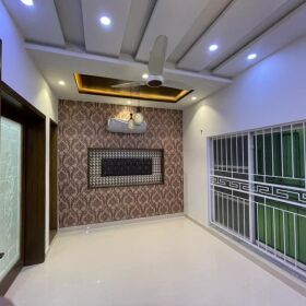 5 Marla Semi Furnished House 𝐢𝐧 , bahria town Lahore 𝐅𝐨𝐫 Sale