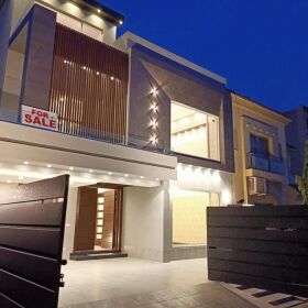 10 Marla Brand New Semi Furnished House 𝐢𝐧 , Bahria Town Lahore 𝐅𝐨𝐫 Sale.