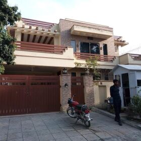 1 KANAL HOUSE FOR SALE IN F-8/3 ISLAMABAD 