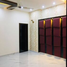 10 Marla Brand New Semi Furnished House 𝐢𝐧 Bahria Town Lahore 𝐅𝐨𝐫 Sale