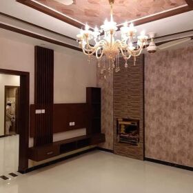 Brand New Luxury, 10 Marla House for Sale in Bahria Town LAHORE 