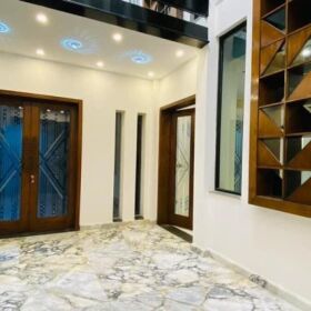 1 Kanal Brand New Semi Furnished House 𝐢𝐧 , Bahria Town Lahore 𝐅𝐨𝐫 Sale