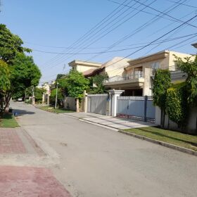 1 kanal double story Furnished House for sale in Revenue Society on main shukat khanum Road Lahore