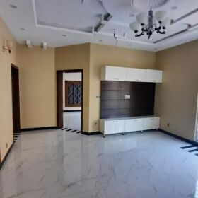 10 Marla Old House For Sale In Bahria Town DD- Block Good Location Near Park 