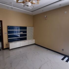 10 Marla Brand New House, Bahria Town Lahore  Sale
