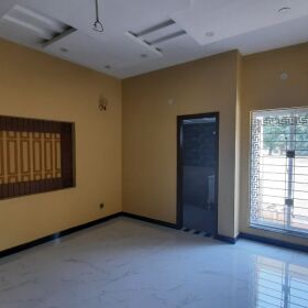 10 Marla Brand New House, Bahria Town Lahore  Sale