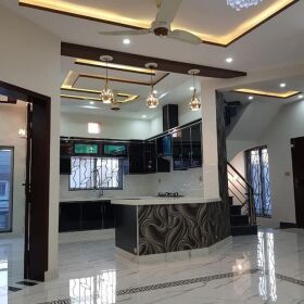 10 Marla Corner Luxurious Outclass House For Sale in Bahria Town Lahore