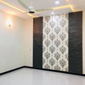 10 Marla Brand New Main Boulevard Semi Furnished House for Sale 𝐢𝐧 Bahria Town Lahore