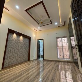 8 Marla Brand New Corner Semi Furnished House for Sale 𝐢𝐧  Bahria Town Lahore 