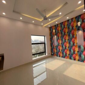 5 Marla Facing Park Brand New Semi Furnished House for Sale 𝐢𝐧 Bahria Town Lahore